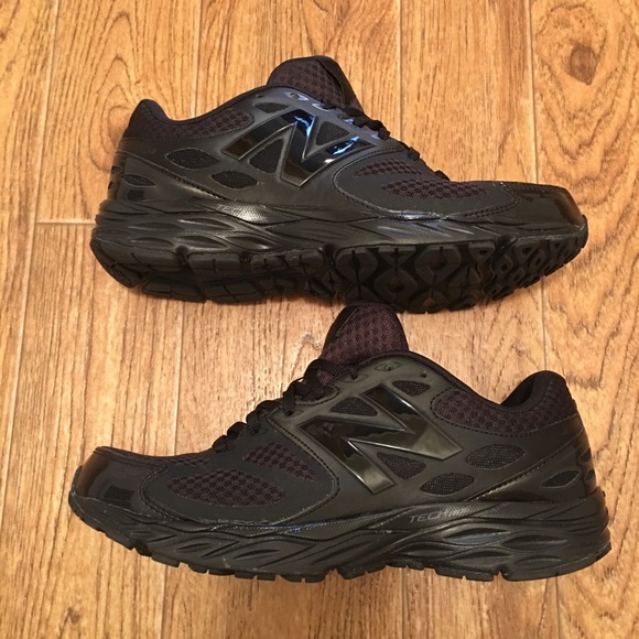 NEW BALANCE 680 v3 Men’s Athletic Sneakers Size 9 - Picture 2 of 8